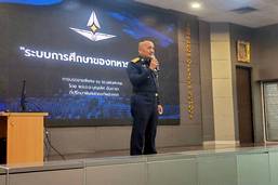 พลอากาศเอก บุญเลิศ อันดารา ที่ปรึกษาพิเศษกองทัพอากาศ บรรยายพิเศษให้แก่นายทหารนักเรียนหลักสูตรนายทหารชั้นผู้บังคับฝูง รุ่นที่ ๑๕๑ ในหัวข้อ “ระบบการศึกษาของทหารอาชีพ”